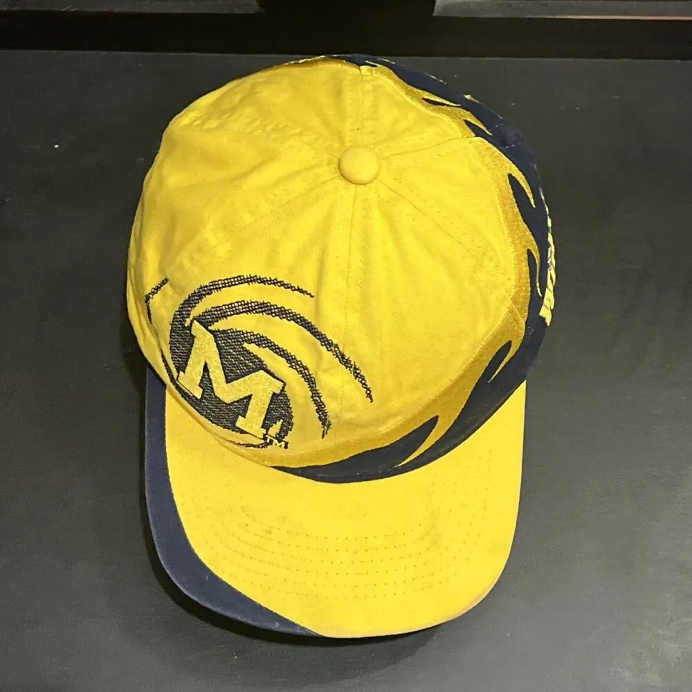 Mitchell & Ness YOUTH Hat Snapback Michigan Wolverines Spiral Hurricane